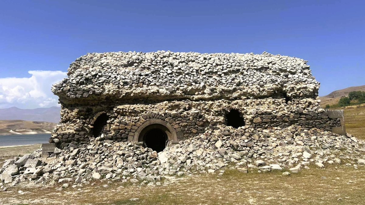 St Hripsime Church of Tolors (8)